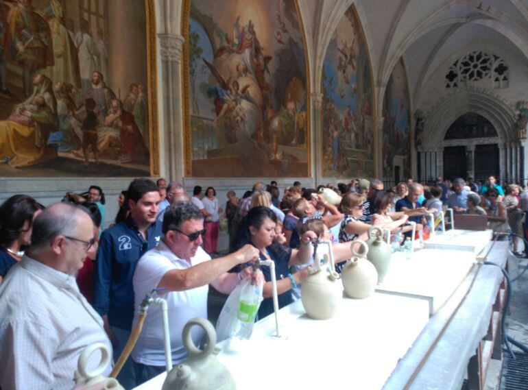 Día de botijos en la Catedral de Toledo.