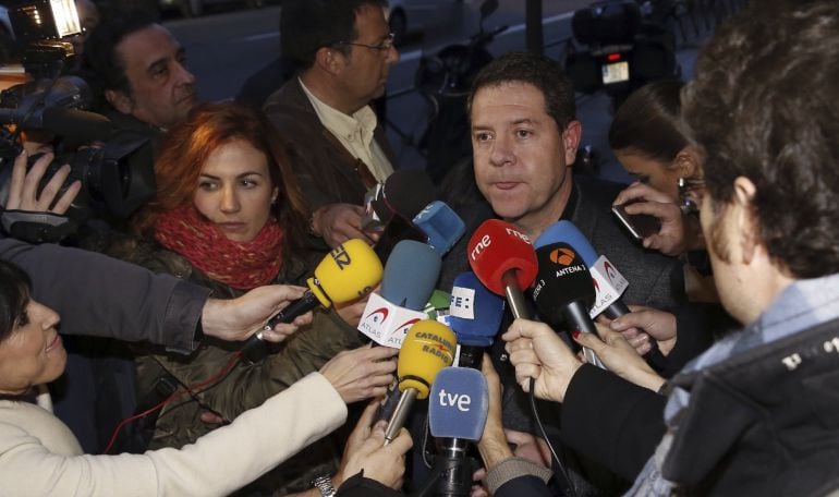 El presidente de Castilla La Mancha, Emiliano García Page, a su llegada a la sede del PSOE en Madrid