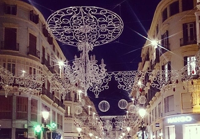 Todas las luces están ya instaladas en calle Larios