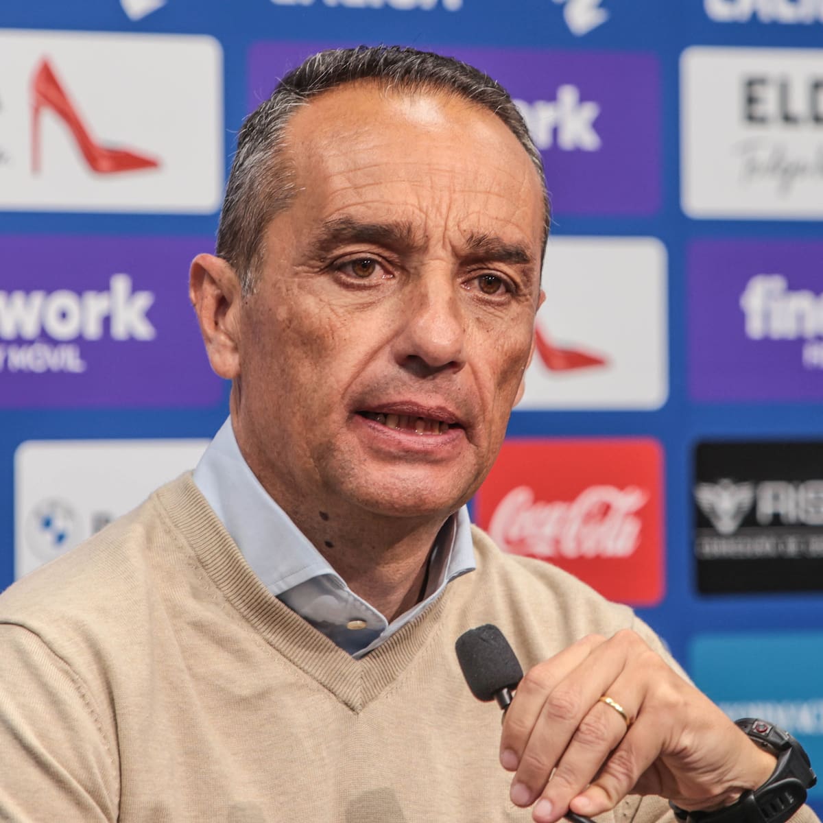 José Luis Oltra, entrenador del Eldense: "El grado de compromiso que tiene el equipo me hace ser optimista de cara al partido de Almería".