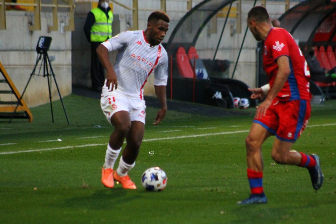 Kawaya encara a un defensa del Numancia