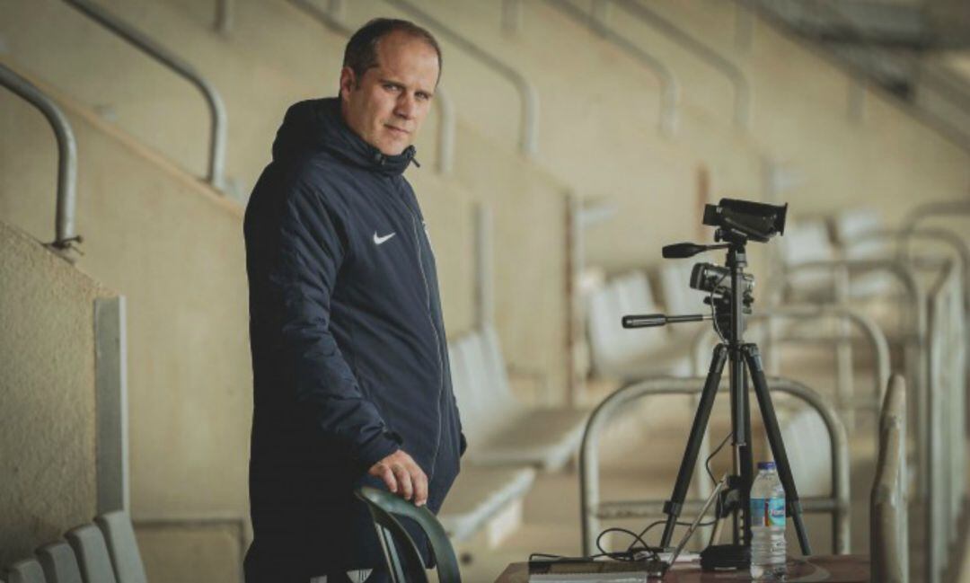 Capa, analista del Málaga, grabando un entrenamiento