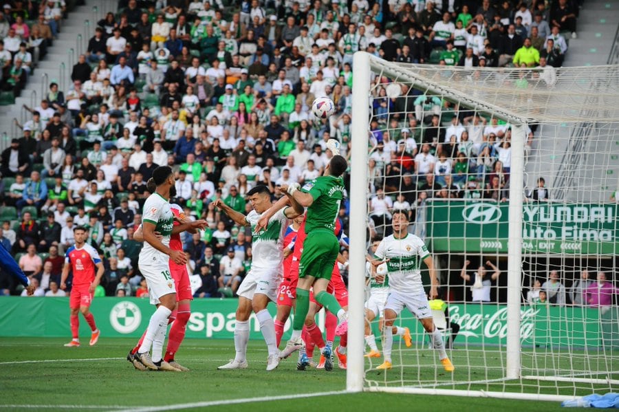 Un momento del Elche-Espanyol que se disputó en el Martínez Valero