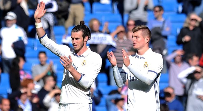 Toni Kroos y Gareth Bale, durante un encuentro en el Bernabéu