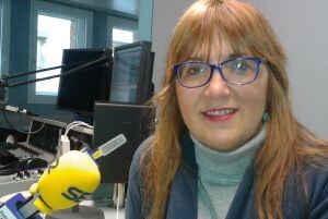 La tècnica de Polítiques Migratòries del Consell Comarcal del Segrià en una entrevista als estudis de Ràdio Lleida