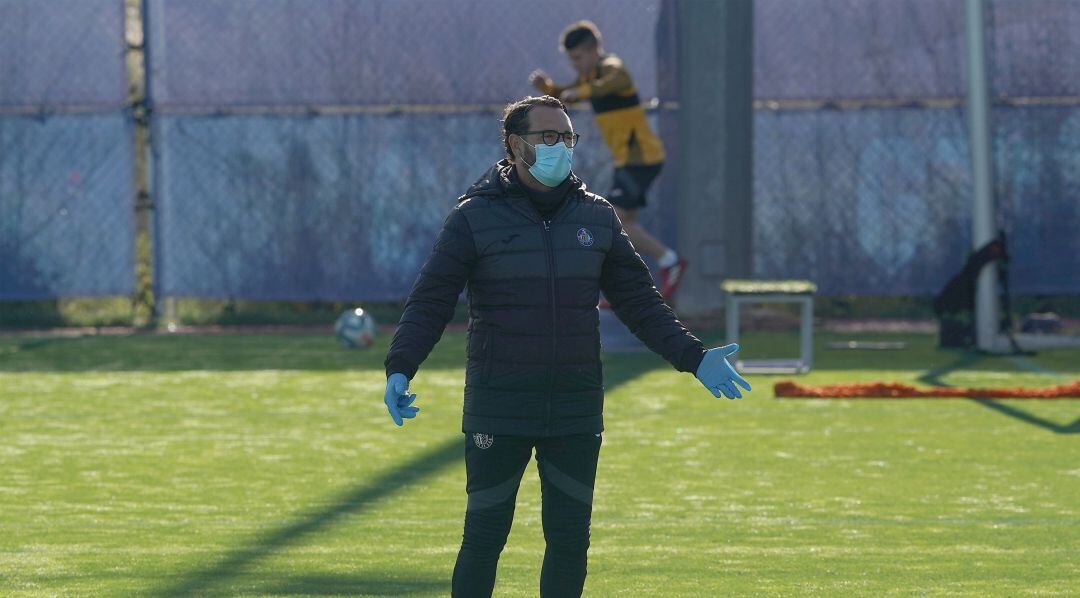 Bordalás durante un entrenamiento tras el regreso de las sesiones en el Getafe CF