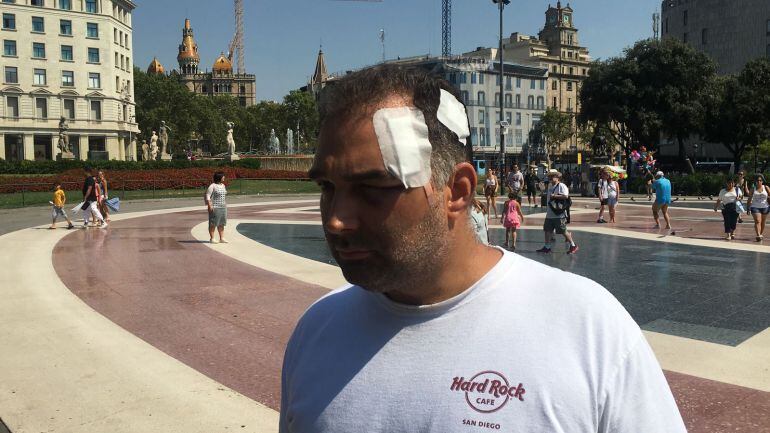 El turista agredit per un manter, avui a la Plaça Catalunya de Barcelona