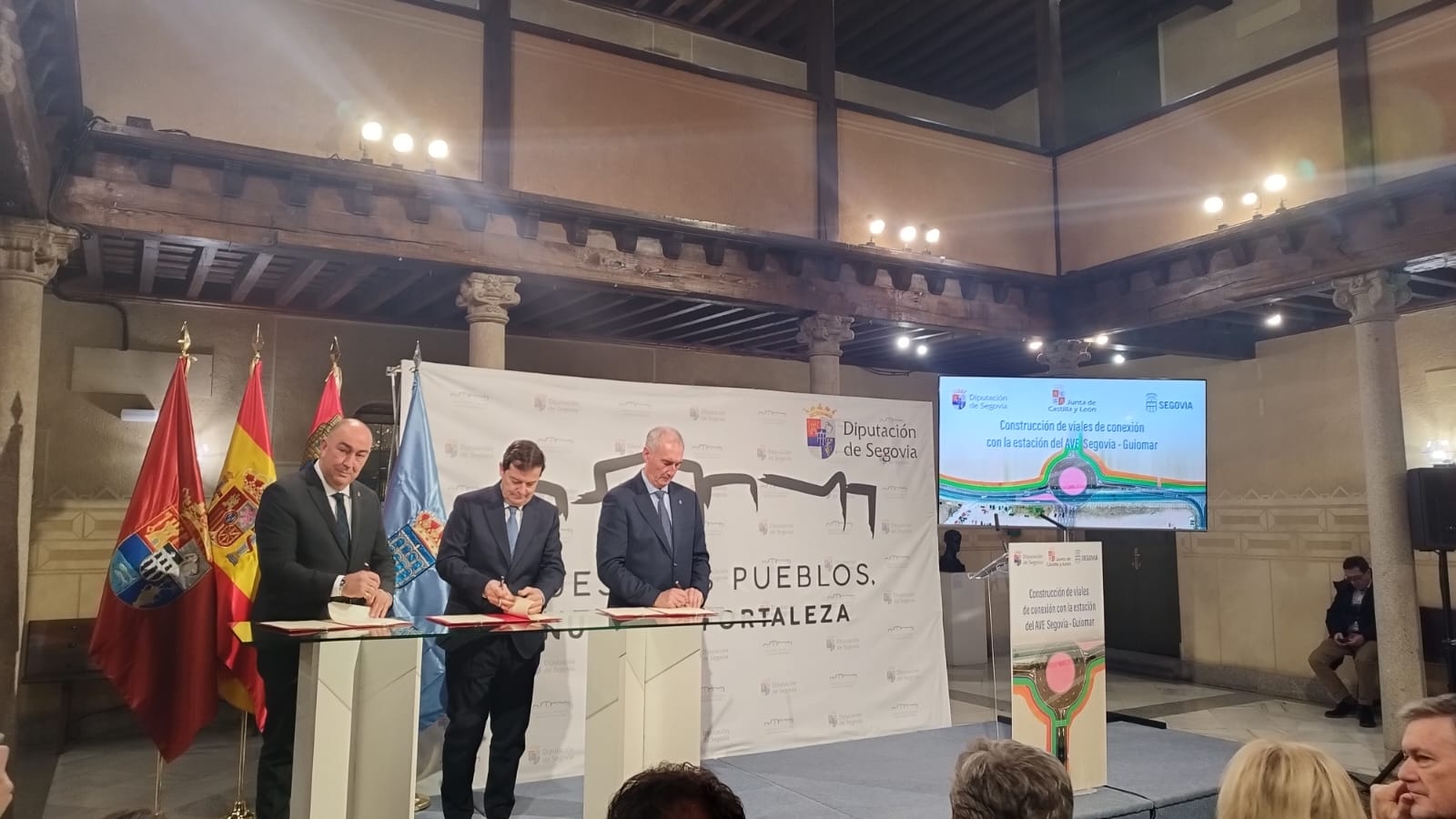 Imágenes de la firma del protocolo