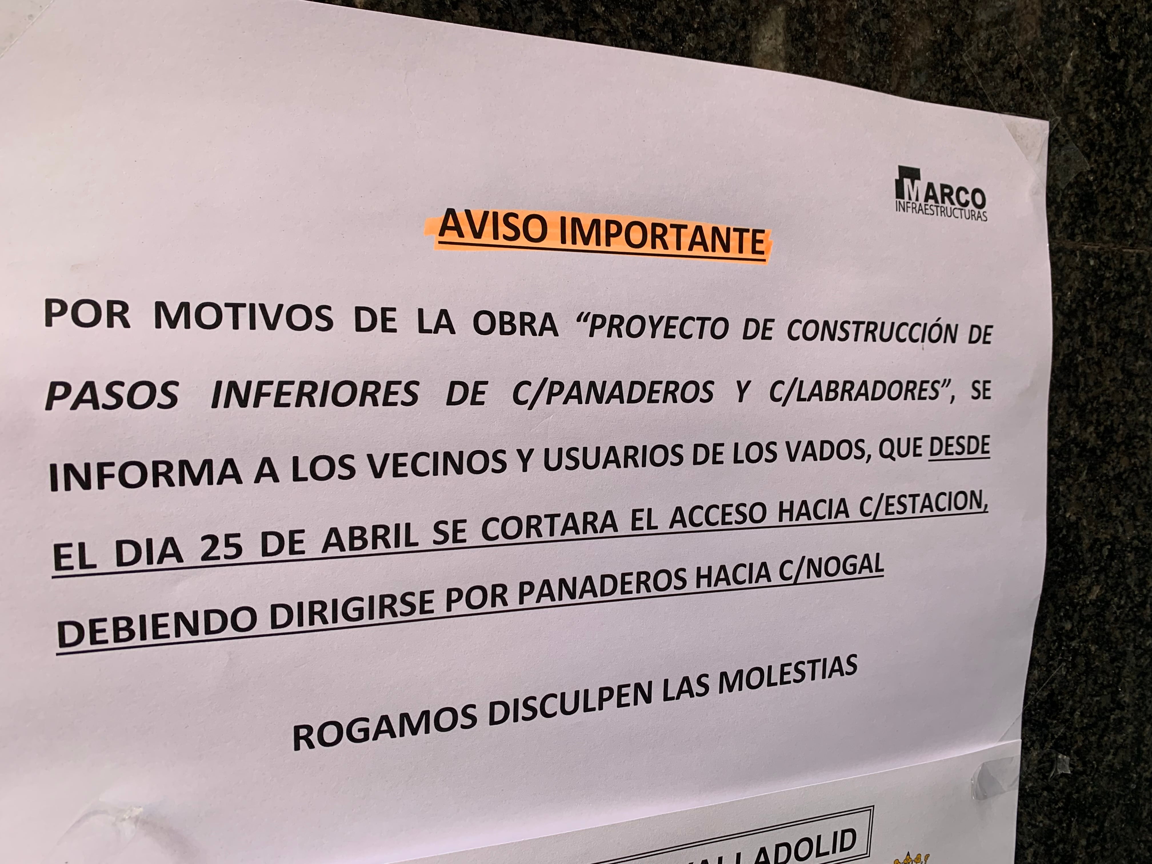 Cartel informativo en un portal de la calle Panaderos | Cadena SER