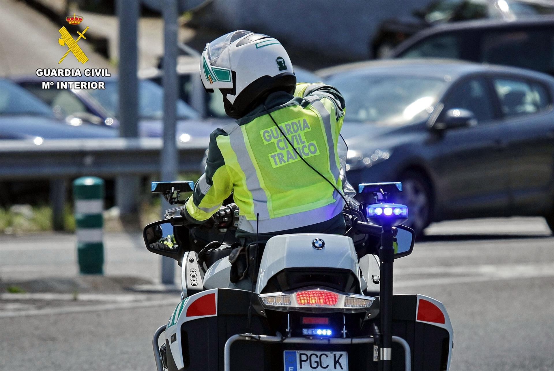 Archivo - Agente de tráfico de la Guardia Civil. - GUARDIA CIVIL - Archivo