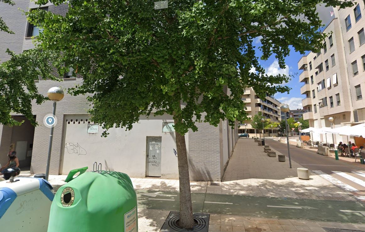 Local en la avenida Monegros, 30, donde está previsto ubicar el Espacio Mujeres (foto: google maps)