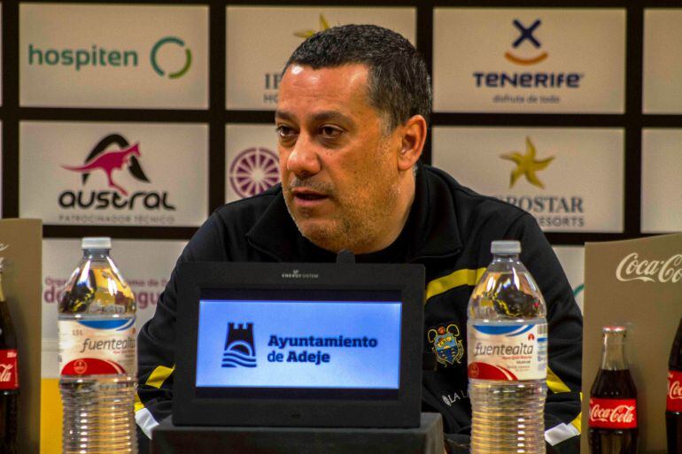 El técnico del Iberostar Tenerife Alejandro Martínez