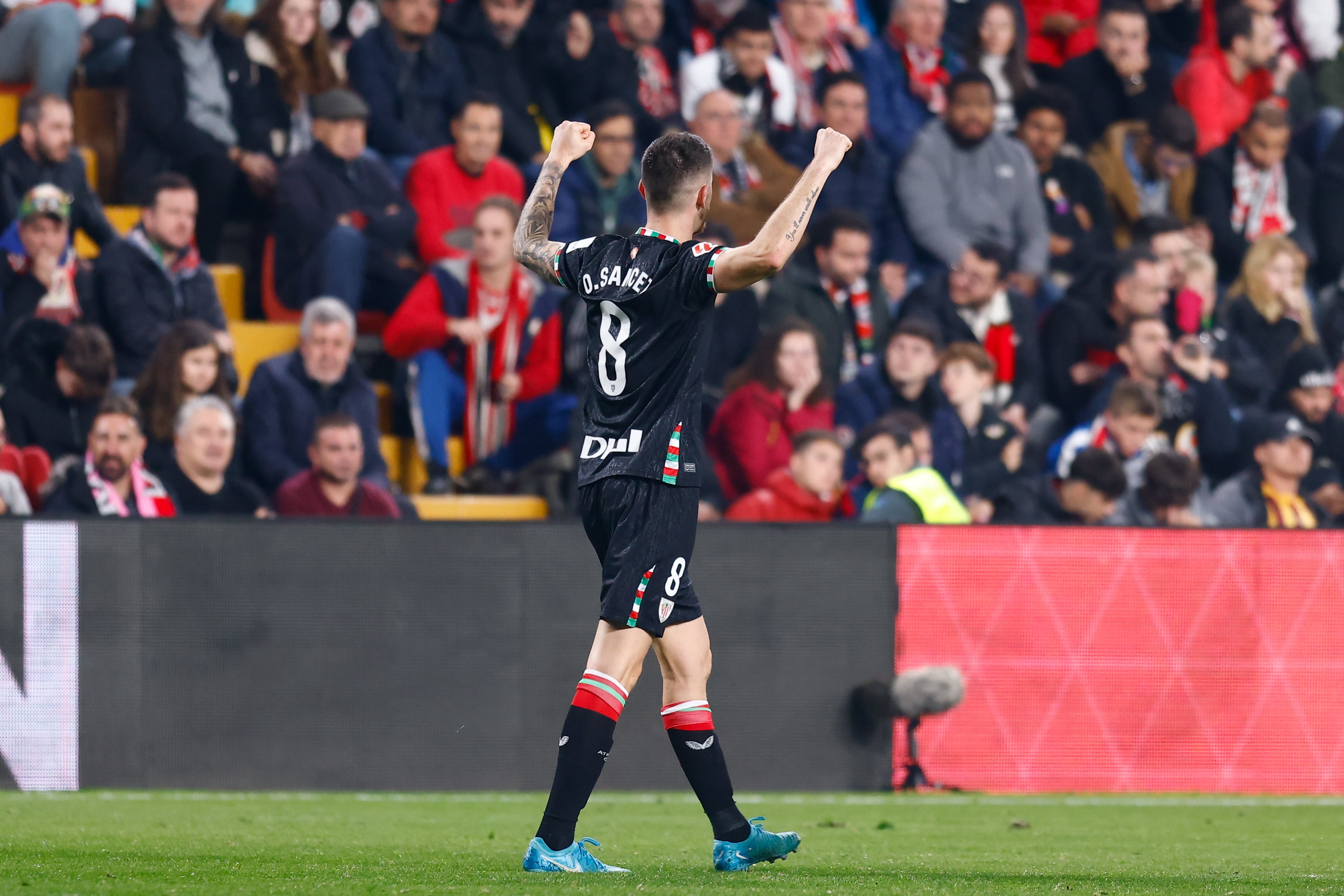 Oihan Sancet celebra uno de los dos goles que ha conseguido este domingo frente al Rayo Vallecano, que han dado los tres puntos al Athletic