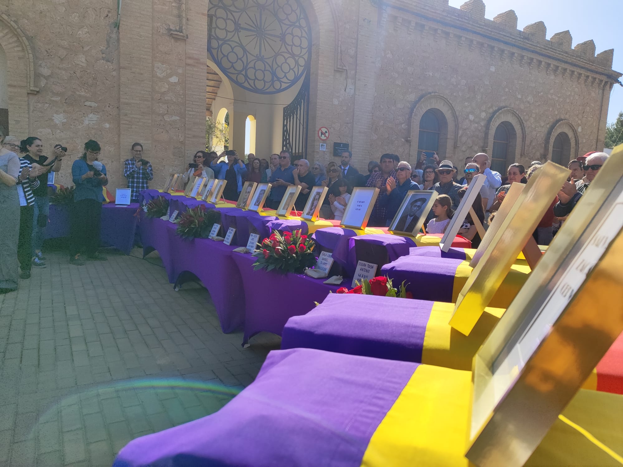 Imagen del acto celebrado esta mañana en el cementerio de Paterna