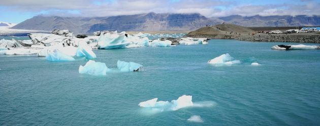 La laguna del glaciar Jokur da para pasar horas y horas mirando embobado