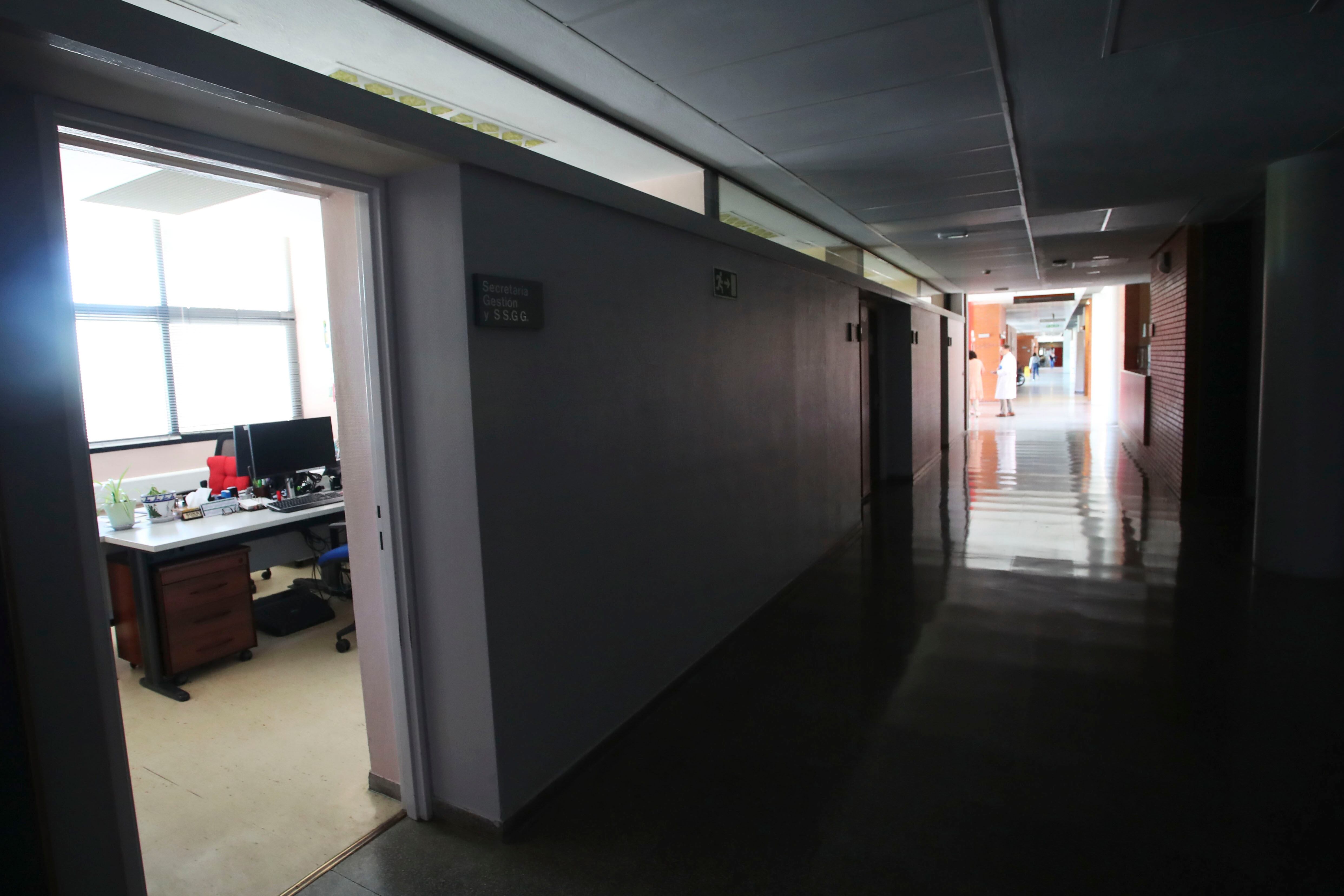 PONFERRADA (LEÓN), 28/04/2025.- Interior del Hospital del Bierzo, en Ponferrada durante el apagón eléctrico este lunes. EFE/ Ana F. Barredo
