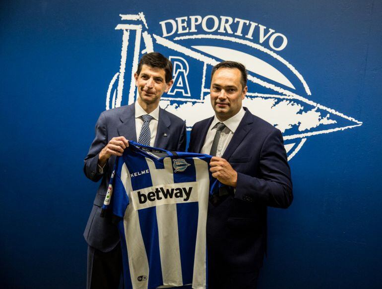 Presentación del acuerdo en Mendizorroza.