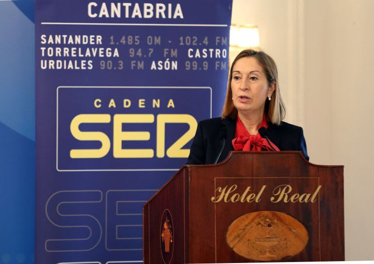 La ministra de Fomento, Ana Pastor, en un momento de su intervención en Foro SER Cantabria 