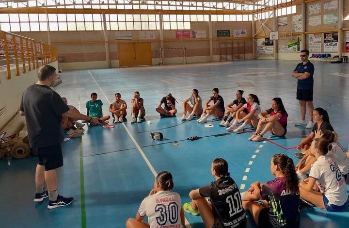 El Deportivo Retamar de Pedro Muñoz y el CAB Villarrobledo cierran la primera vuelta en la Primera Territorial de balonmano femenino