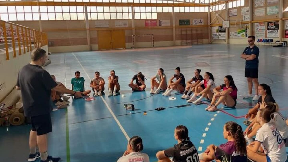 El Deportivo Retamar de Pedro Muñoz y el CAB Villarrobledo cierran la primera vuelta en la Primera Territorial de balonmano femenino