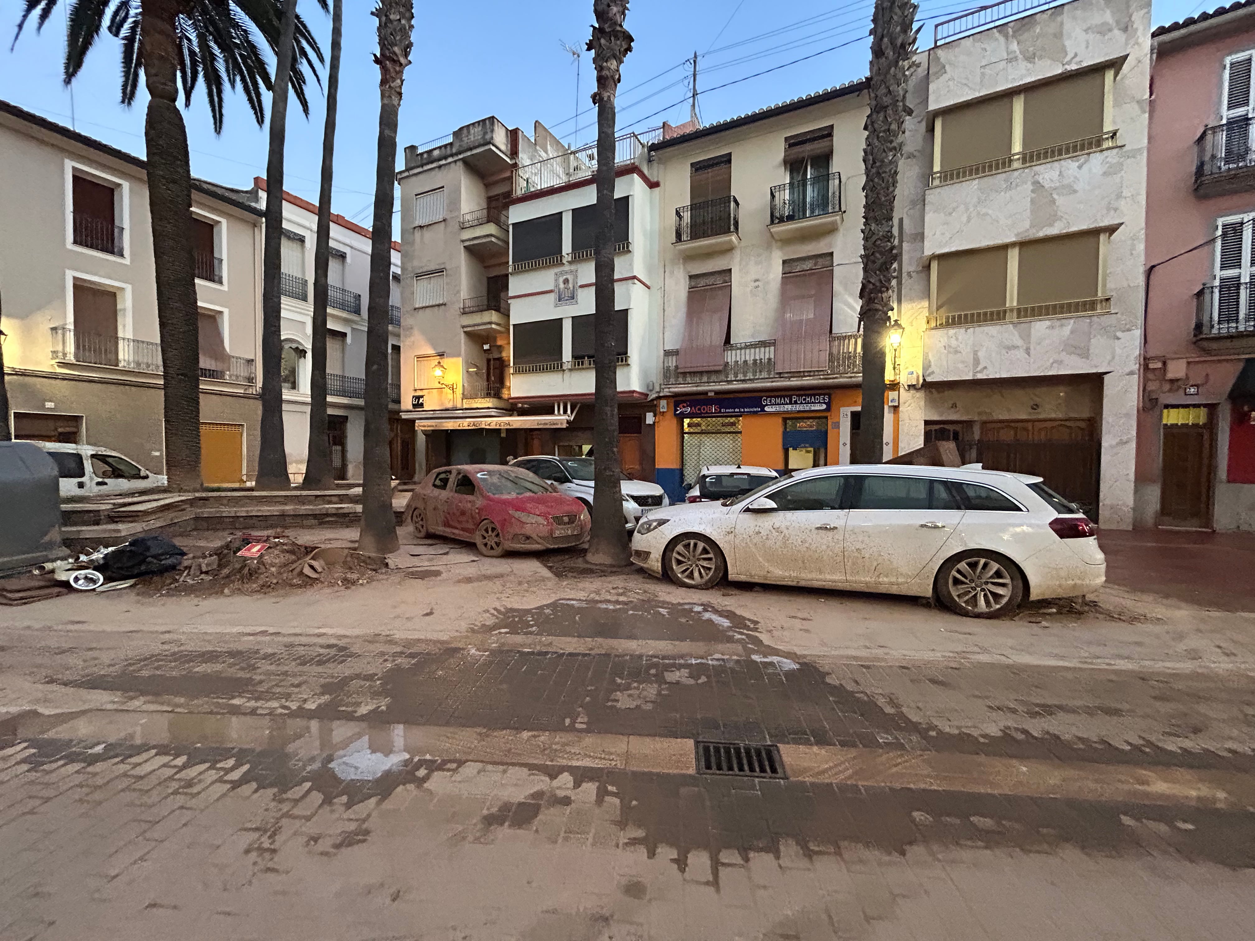 Las calles de Algemesí recuperan, poco a poco, la normalidad. Fuente: Radio Xàtiva Cadena SER