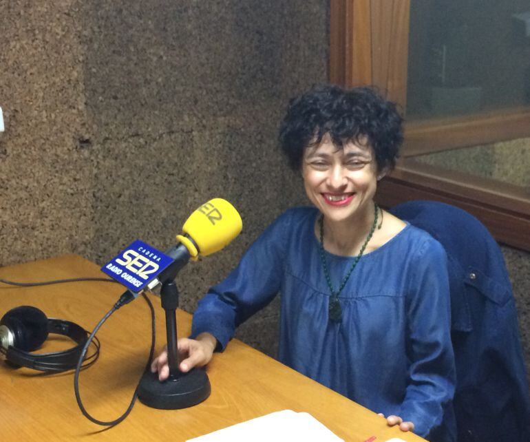 Rocío de Frutos en los estudios de Radio Ourense