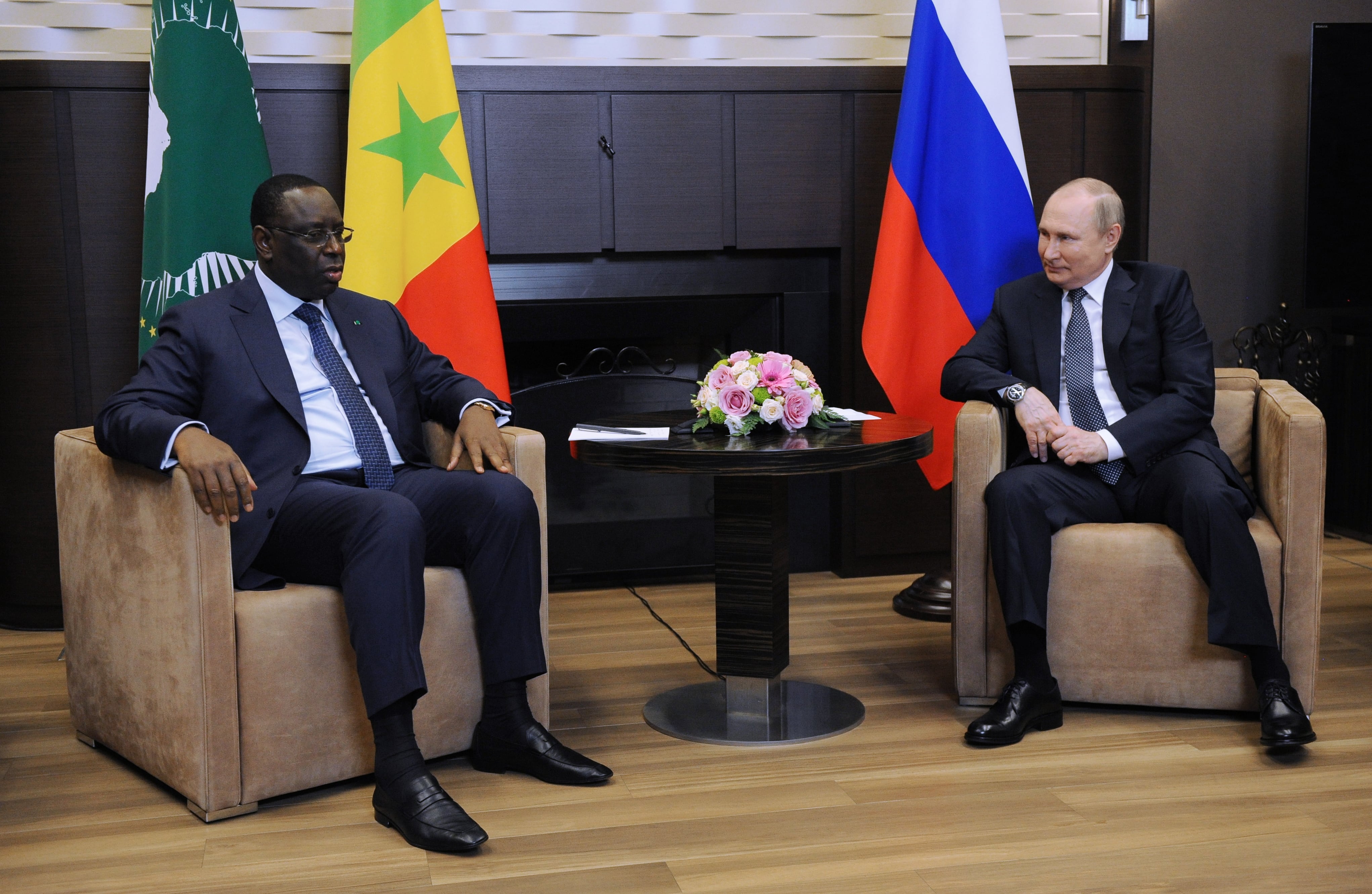 El presidente ruso, Vladimir Putin, junto con su homólogo senegalés y líder de la Unión Africana Macky Sall