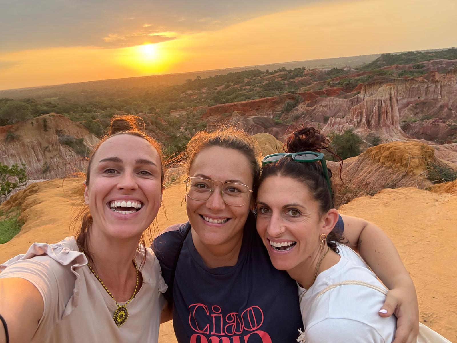 Andrea, Marina y María:  &quot;Allí todo es pole pole: despacio, con calma&quot;.