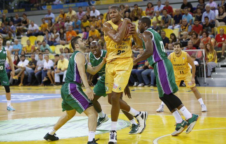 26/10/14 BALONCESTO LIGA acb PARTIDO DEL HERBALIFE GRAN CANARIA - UNICAJA MALAGA
 TAVARES