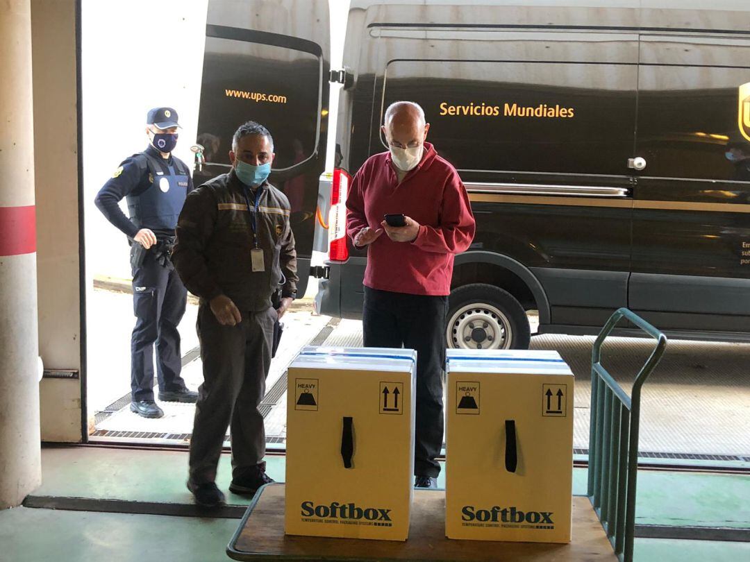 Imágenes de la recepción de dosis de la vacuna en la Comunitat Valenciana este martes