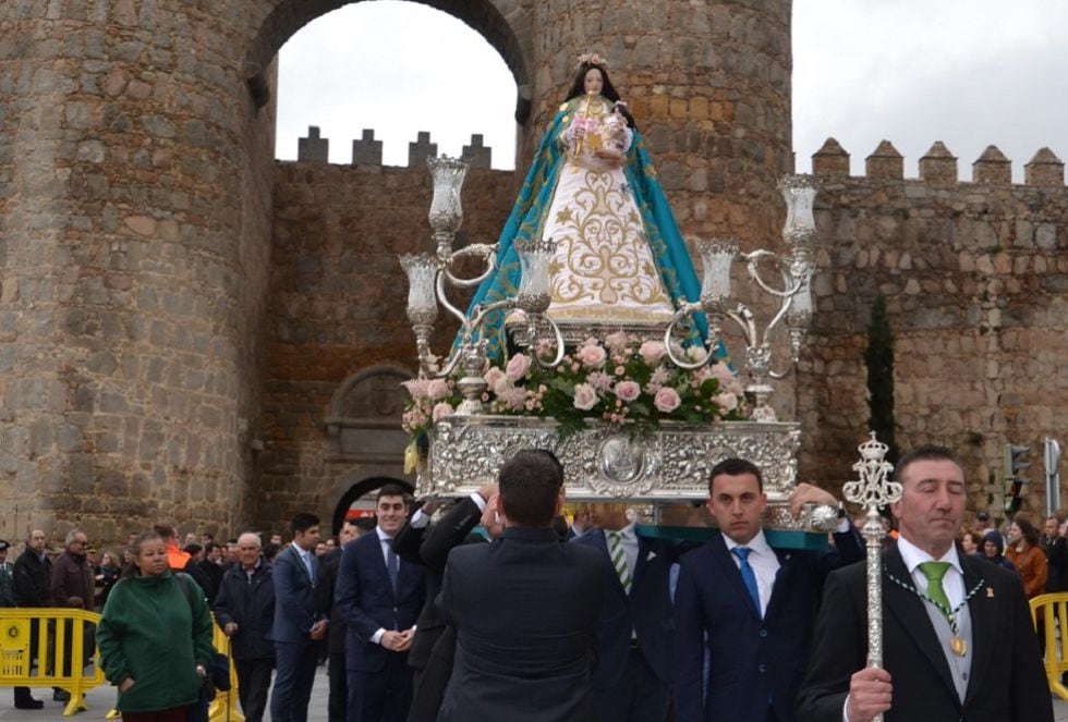 La Virgen de las Vacas llega al Mercado Grande para el acto de coronación