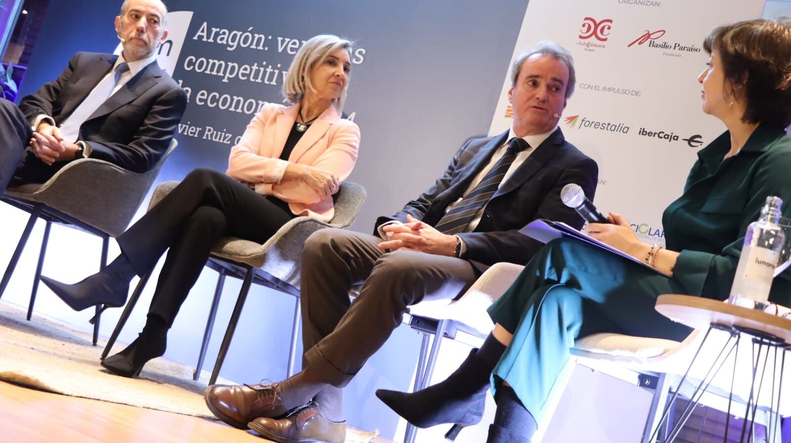 Mesa redonda Analizando el momento económico con representantes del panorama empresarial.