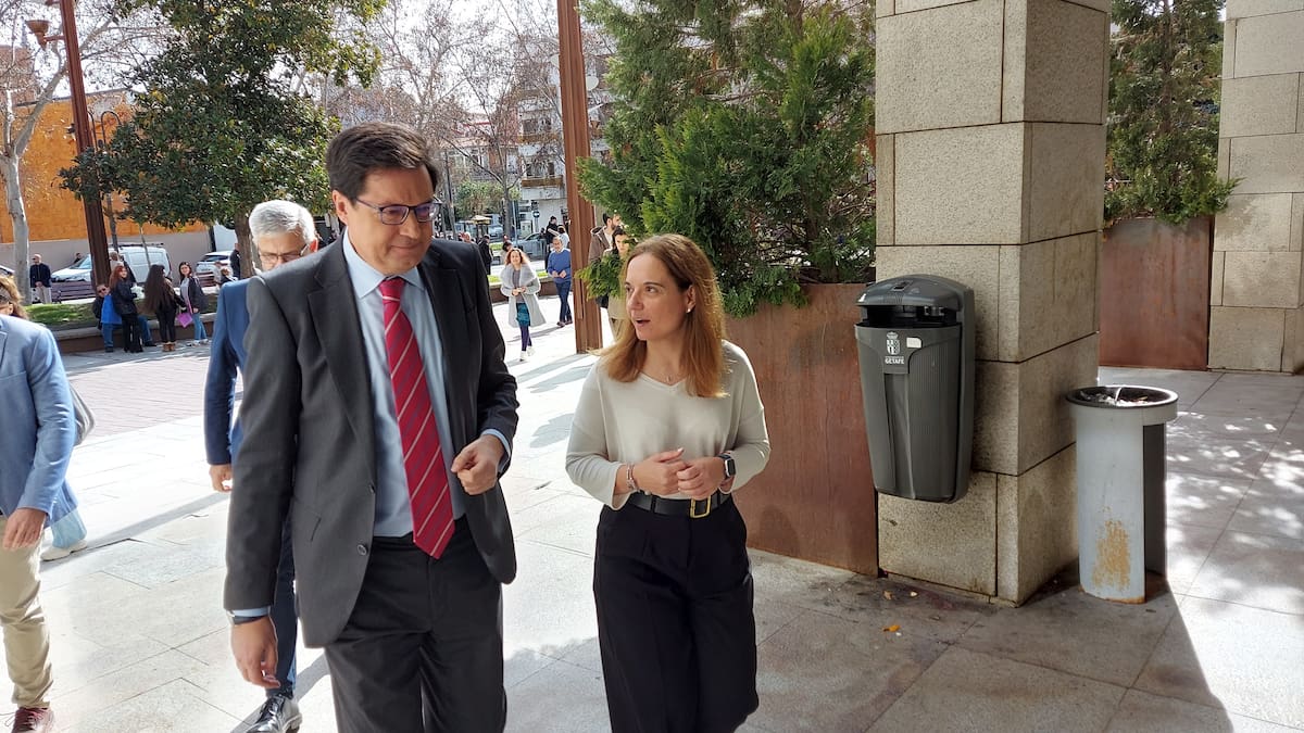 Óscar López y Sara Hernández, ministro de Función Pública y alcaldesa de Getafe, repasan las inversiones en la ciudad