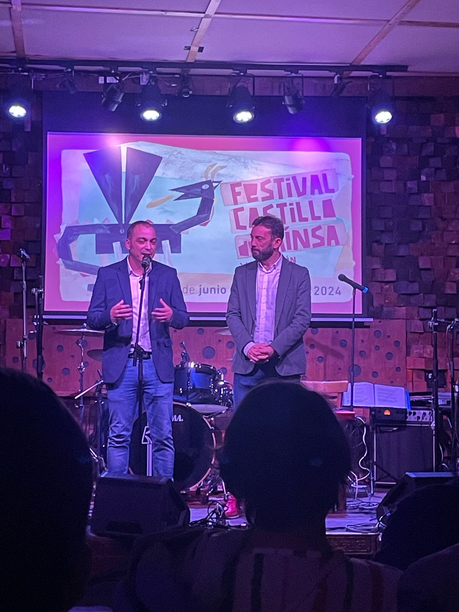 Enrique Pueyo y Carlos Sampériz en la fiesta-presentación del Festival Internacional Castillo de Aínsa