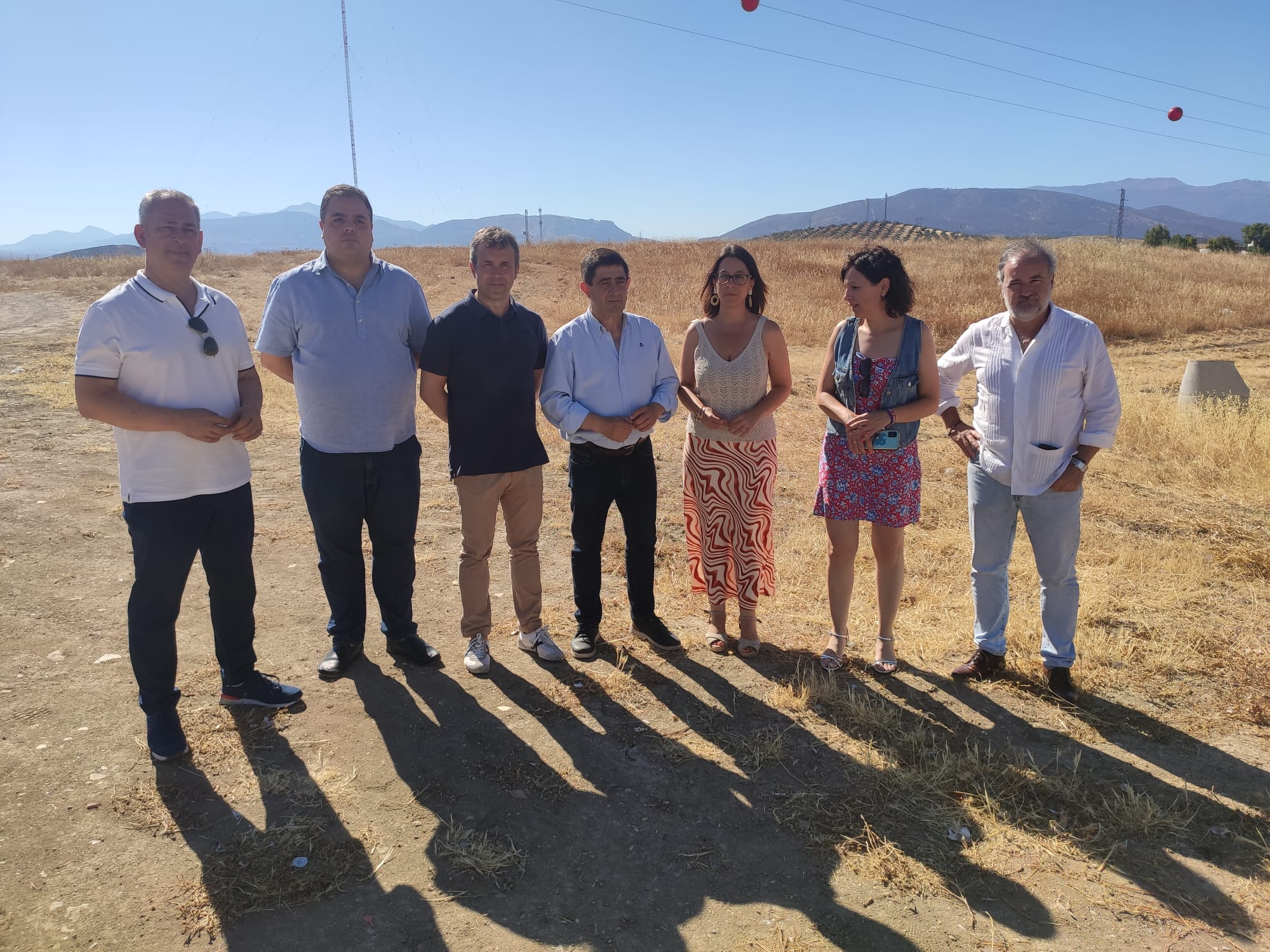 Integrantes del PSOE de Jaén, durante una visita a los terrenos de la futura Ciudad Sanitaria.