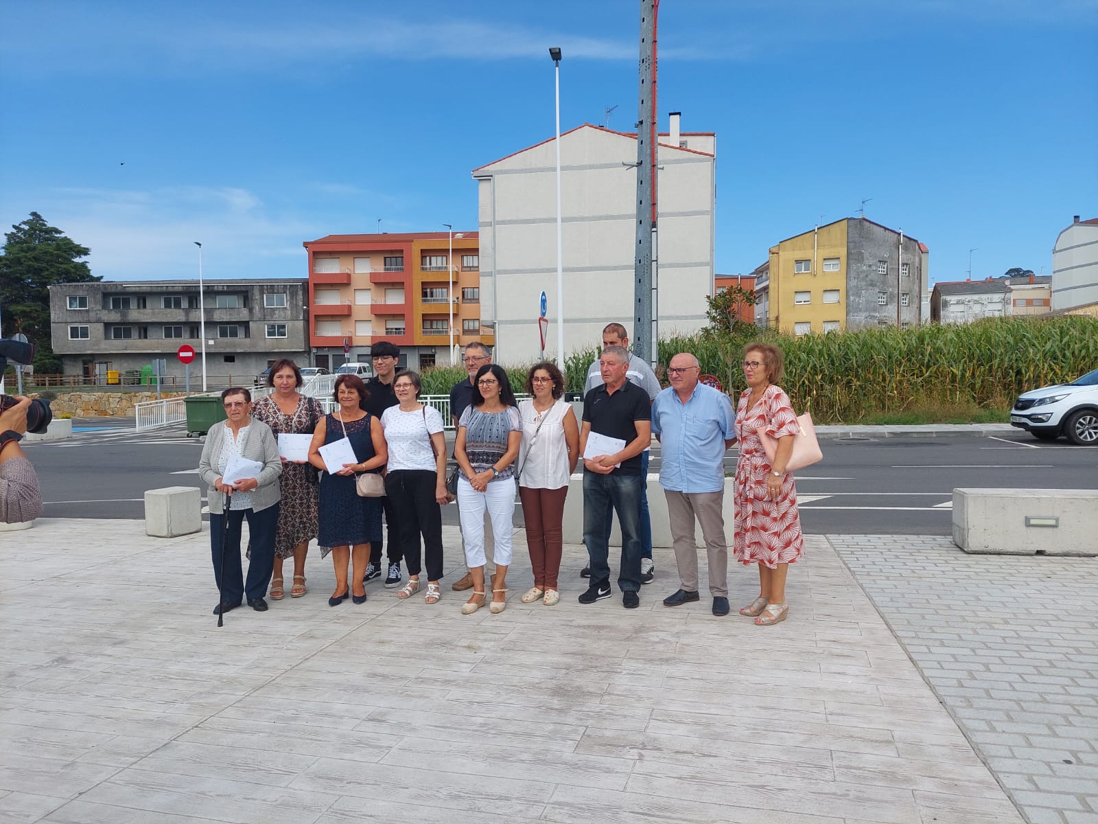 Os premiados posaron na praza Jorge Mira de Baio