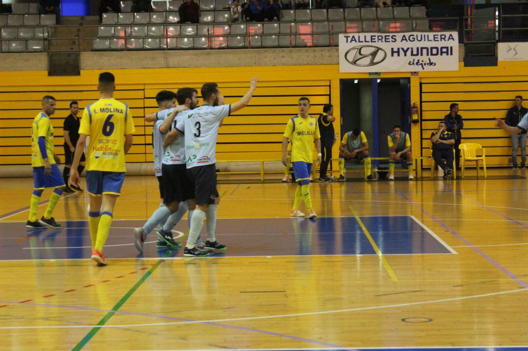 Los jugadores celestes celebrando un gol.