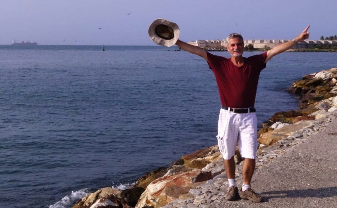 Enrique Molina en el mar Caribe