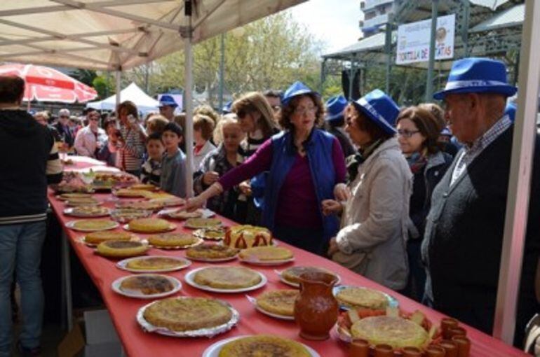 Villanovenses degustan tortillas en 2015