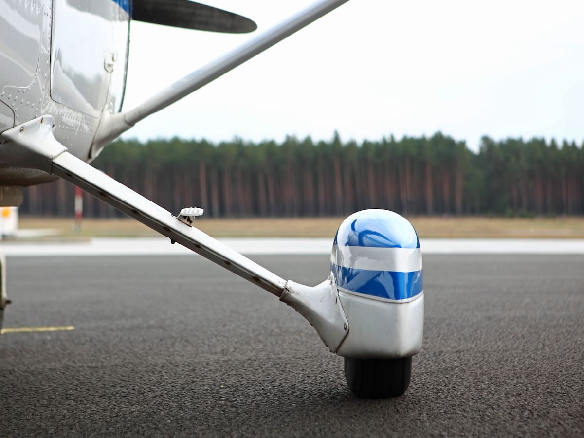 Dos heridos en un accidente de ultraligero al precipitarse por un barranco en Cuenca