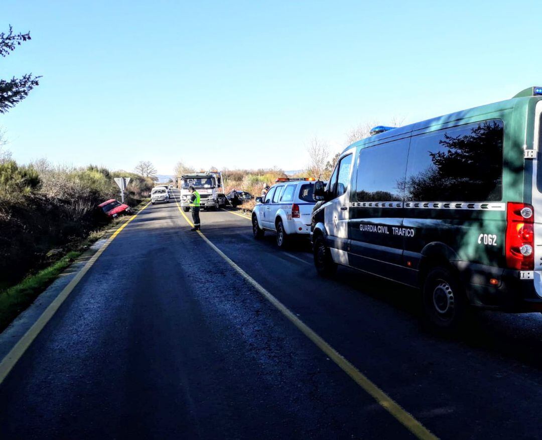 Dos accidentes de circulación, con resultado de daños materiales, por la presencia de helada en la calzada