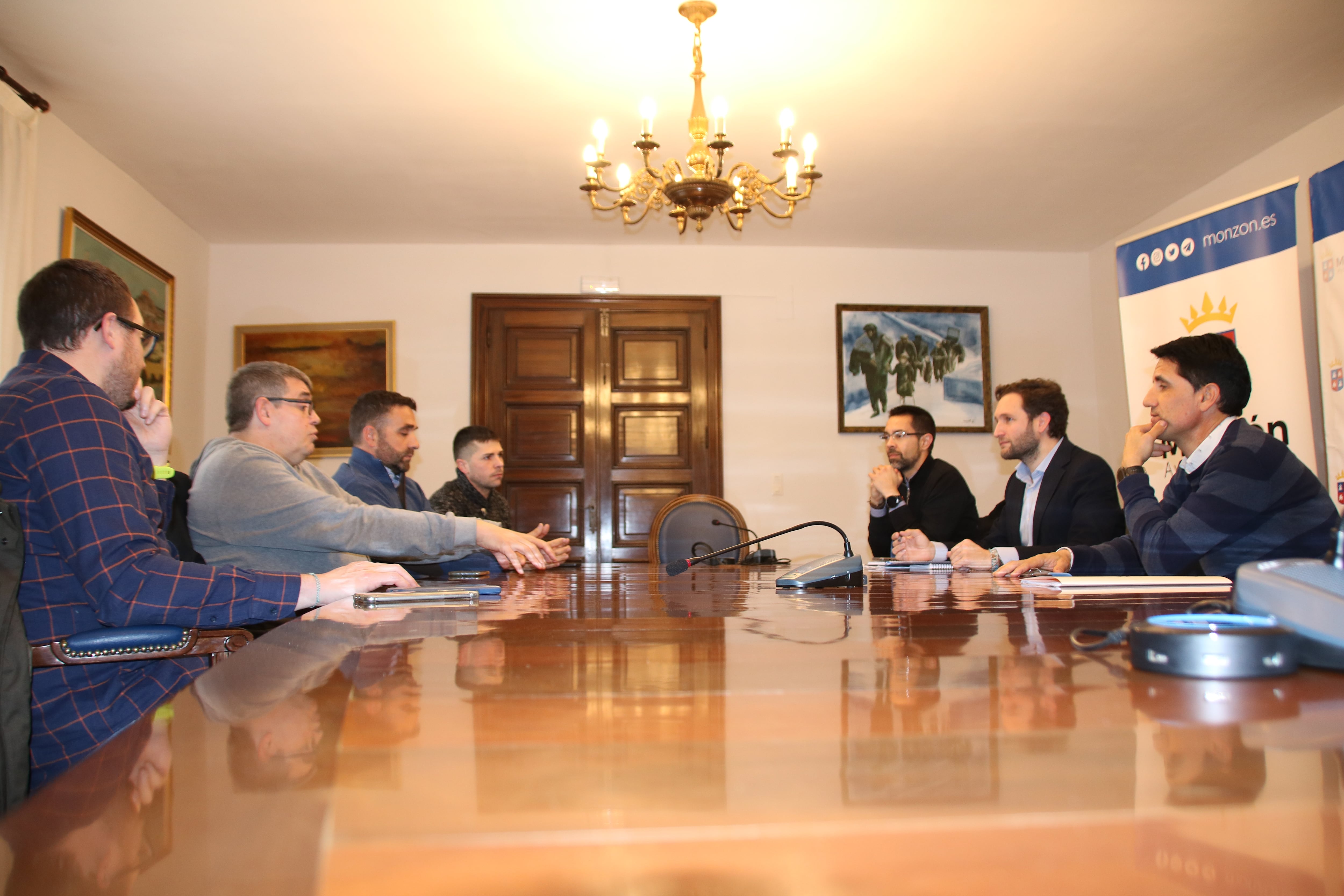 Reunión en el Ayuntamiento de Monzón