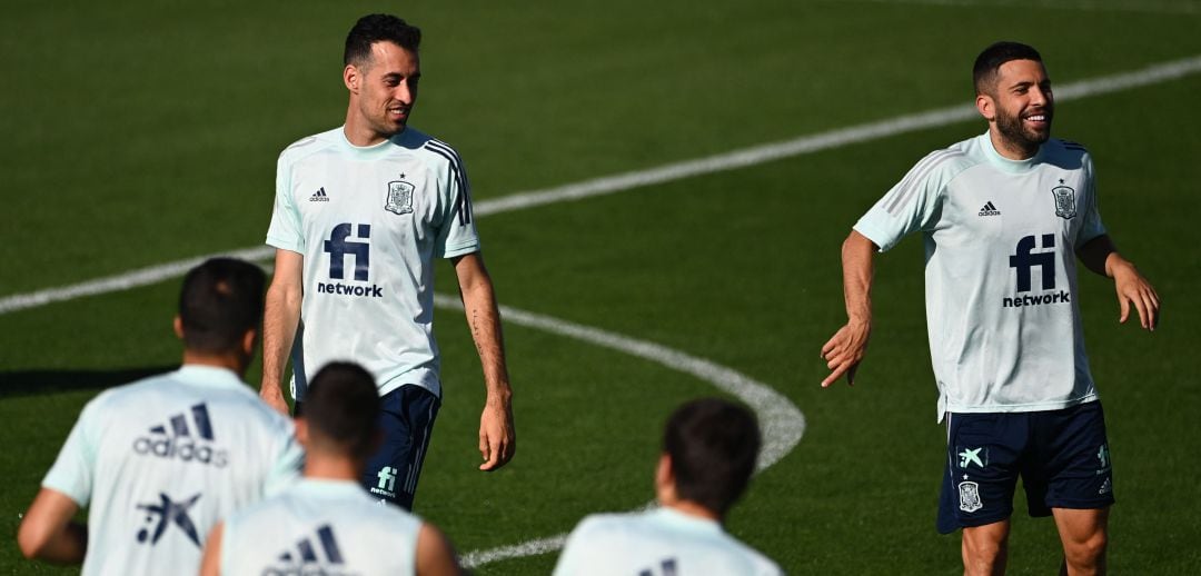 Busquets y Jordi Alba, entre los apercibidos en el equipo español