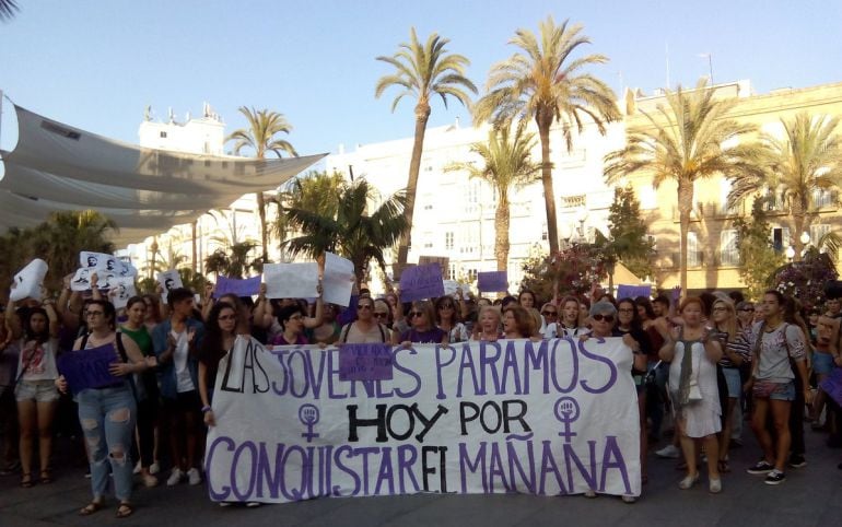 Imagen de la concentración contra La Manada de Cádiz que ha derivado en manifestación