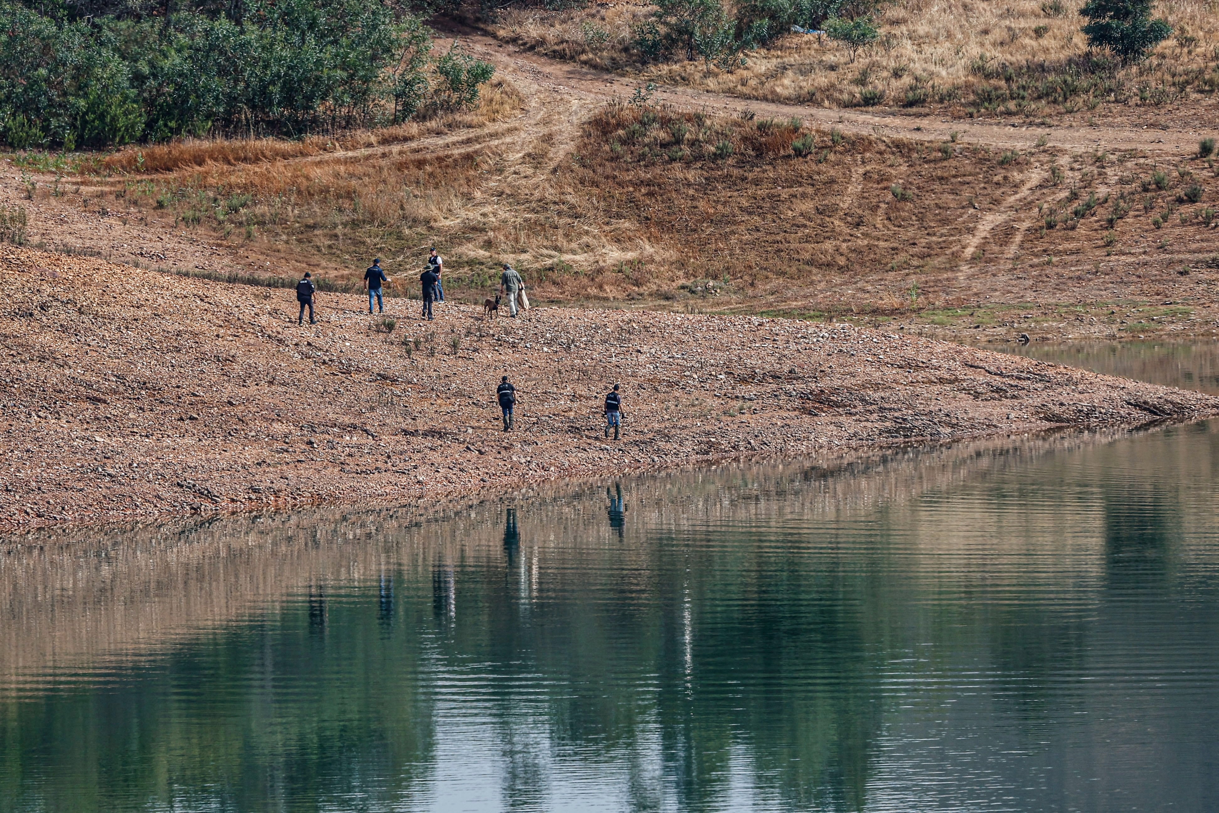 La policía busca en el pantano de Silves (Portugal) a Madeleine McCann.