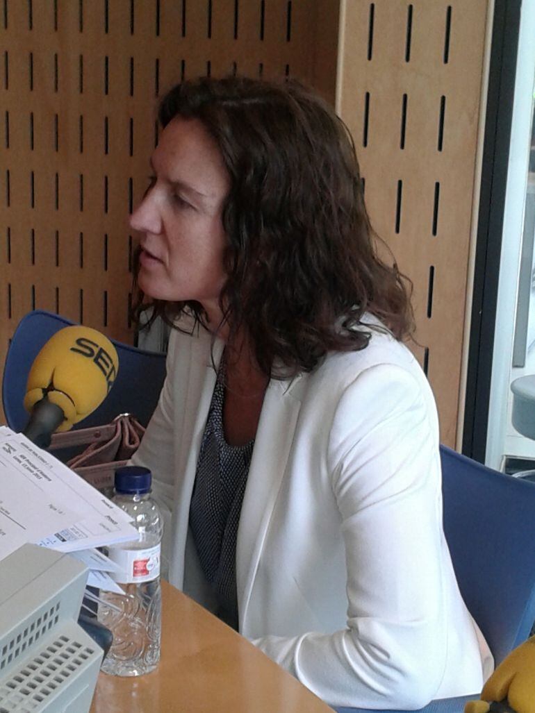 La ministra de Medi Ambient, Sílvia Calvó, als estudis de la SER