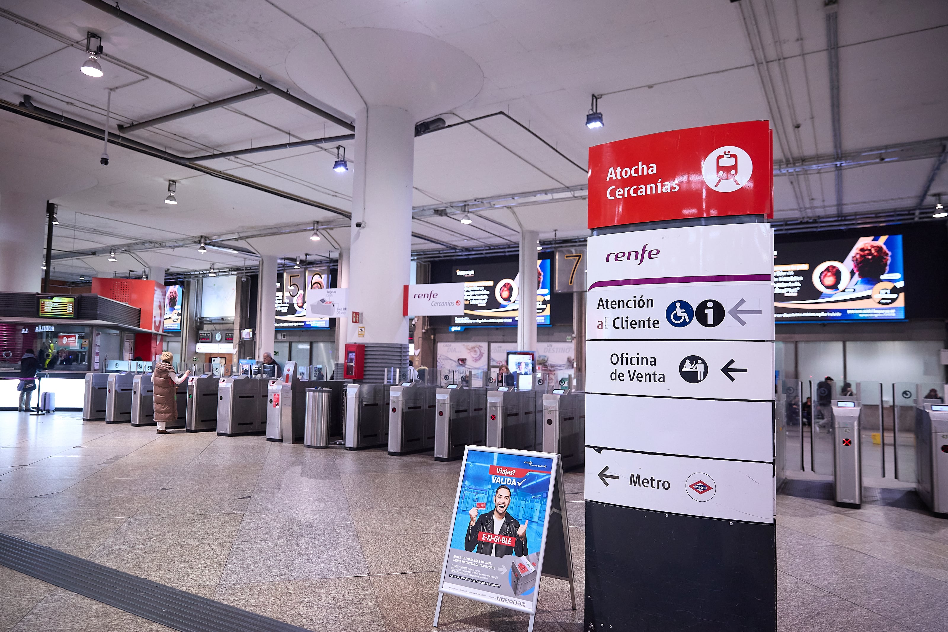 Los viajeros de las líneas de Cercanías del sur de Madrid, C-3, C-4 y C-5, acumulan constantes trasbordos en Atocha para tener que regresar a sus domicilios