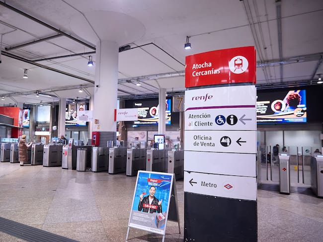 Los viajeros de las líneas de Cercanías del sur de Madrid, C-3, C-4 y C-5, acumulan constantes trasbordos en Atocha para tener que regresar a sus domicilios