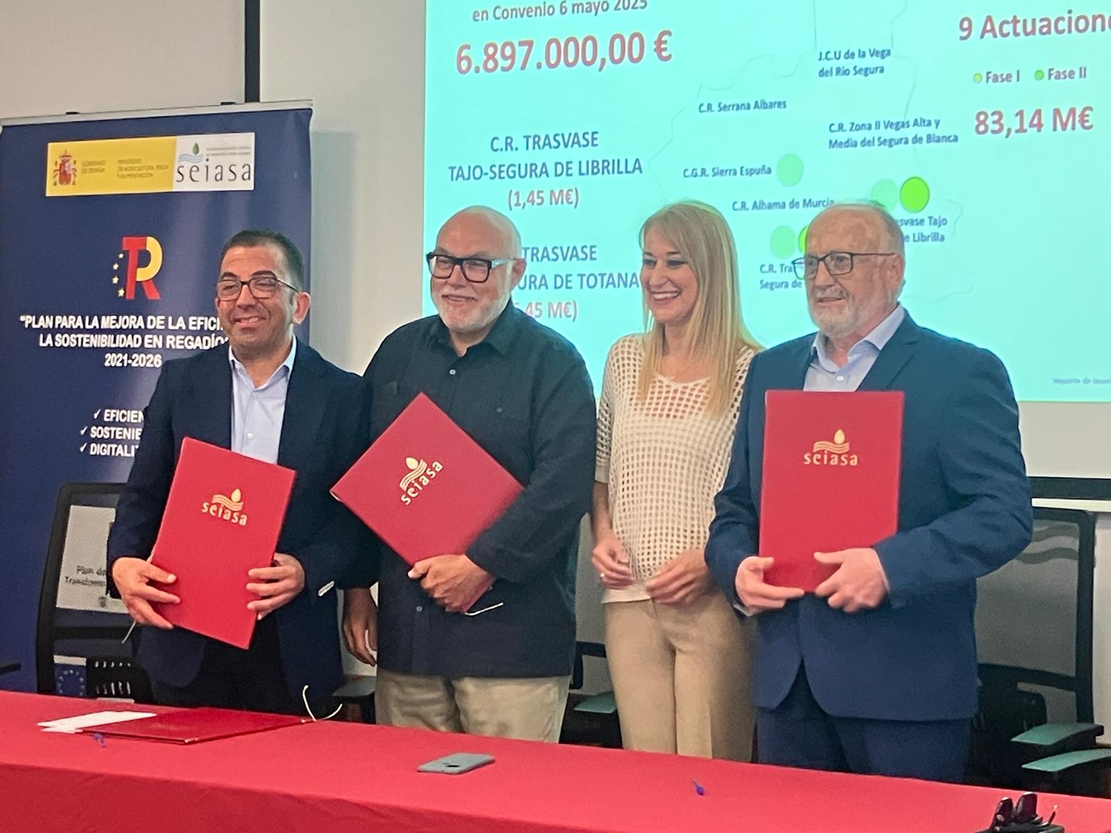 Firma del acuerdo entre SEIASA y las comunidades de regantes de Librilla y Totana