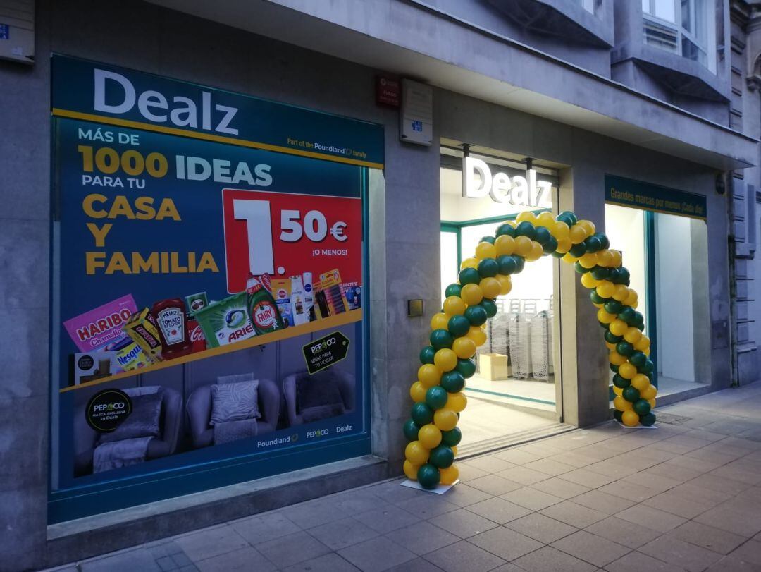 Dealz momentos antes de su apertura